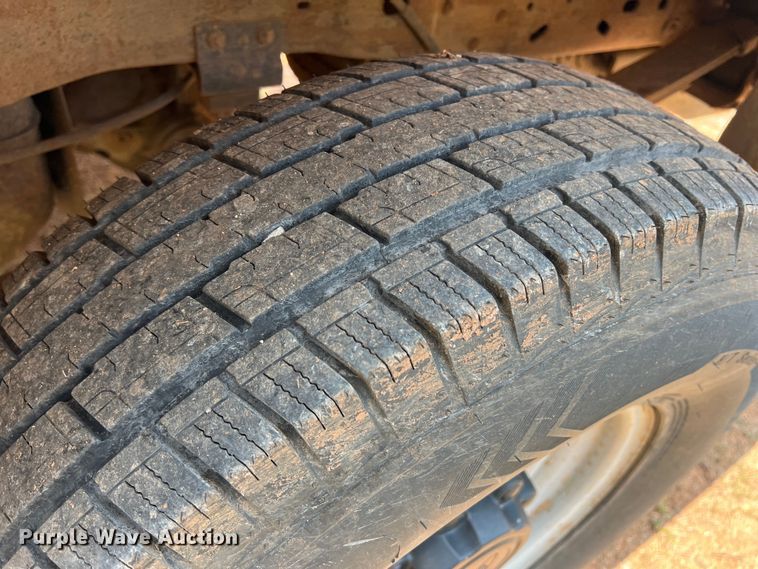 image for item LB9394 2000 Ford F350 Super Duty  Crew Cab pickup truck