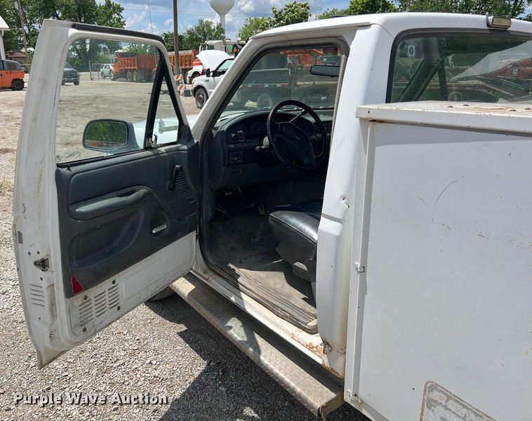 image for item LG9210 1993 Ford F250  utility bed pickup truck