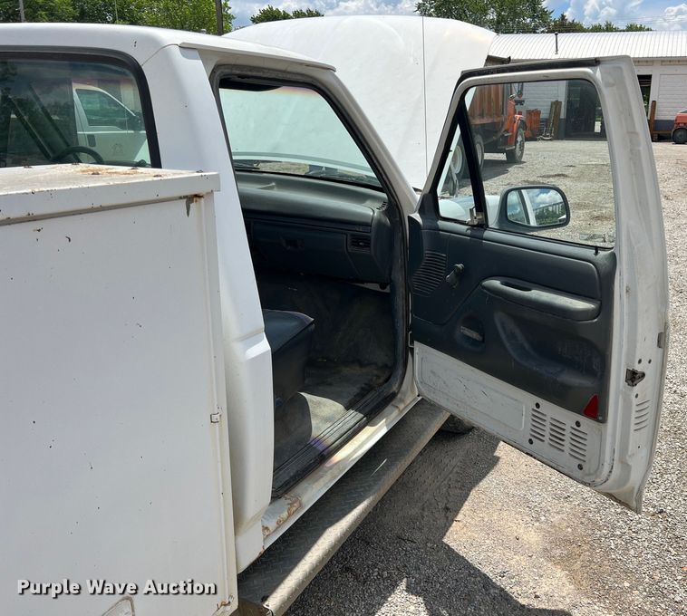 image for item LG9210 1993 Ford F250  utility bed pickup truck