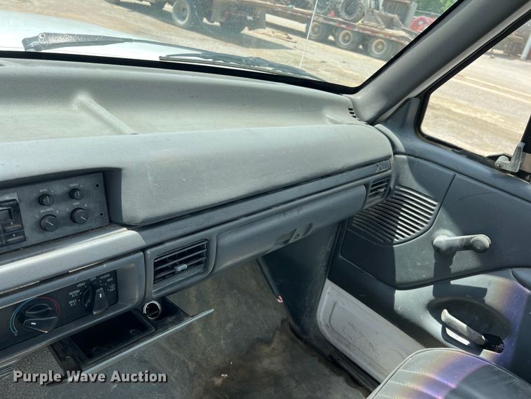 image for item LG9210 1993 Ford F250  utility bed pickup truck