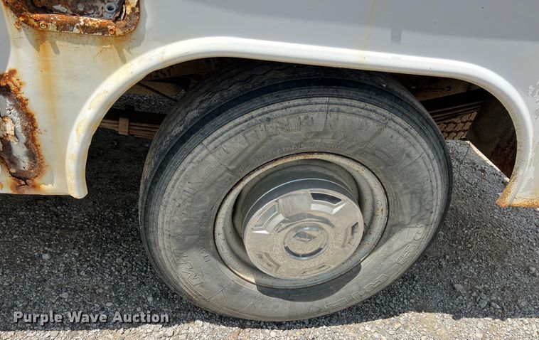 image for item LG9210 1993 Ford F250  utility bed pickup truck