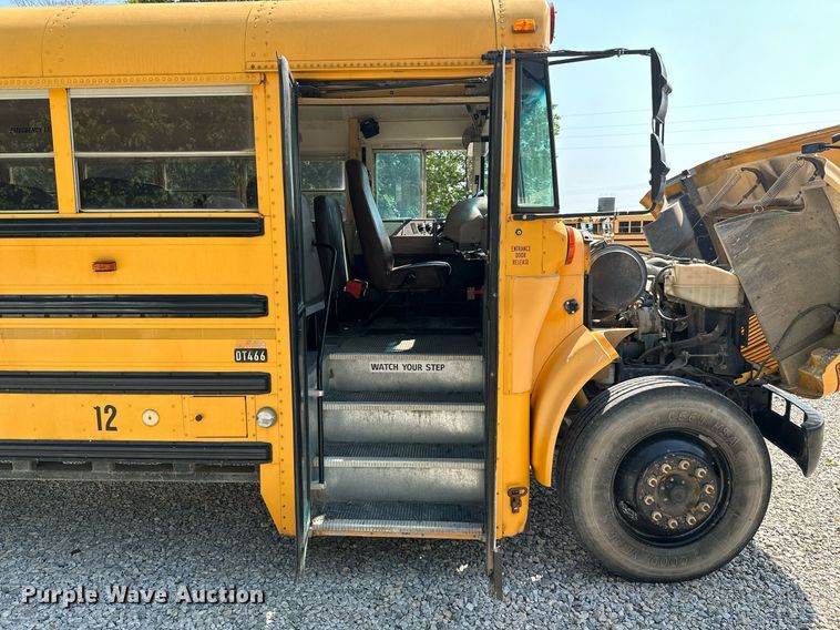 image for item LG9270 2002 American  school bus