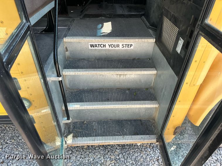 image for item LG9270 2002 American  school bus