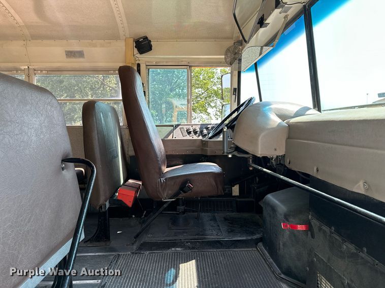 image for item LG9270 2002 American  school bus