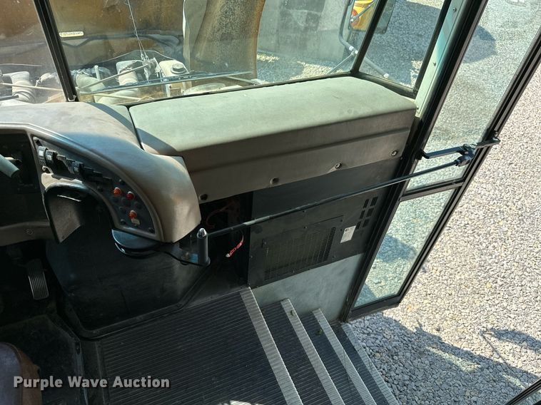 image for item LG9270 2002 American  school bus