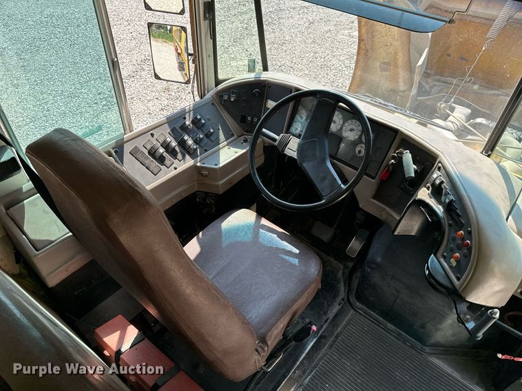 image for item LG9270 2002 American  school bus