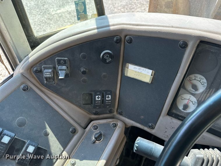 image for item LG9270 2002 American  school bus