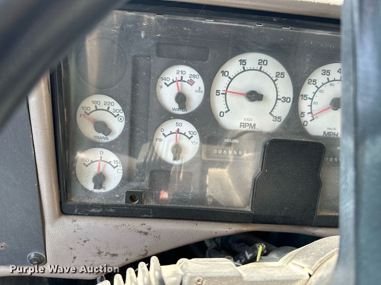 image for item LG9270 2002 American  school bus