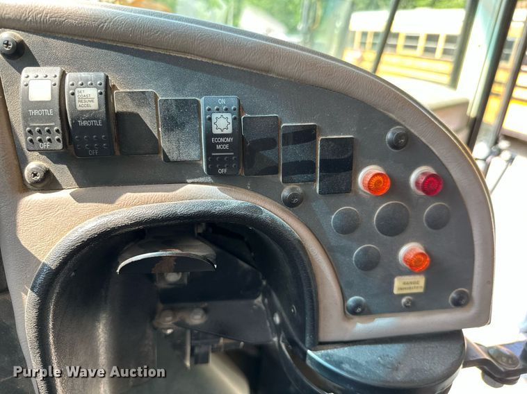 image for item LG9270 2002 American  school bus