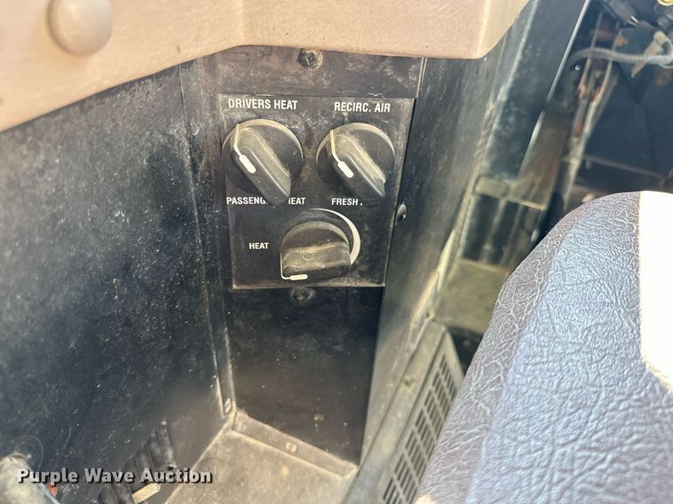 image for item LG9270 2002 American  school bus