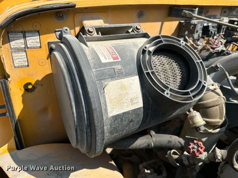 image for item LG9270 2002 American  school bus