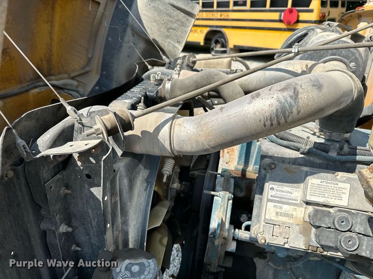 image for item LG9270 2002 American  school bus