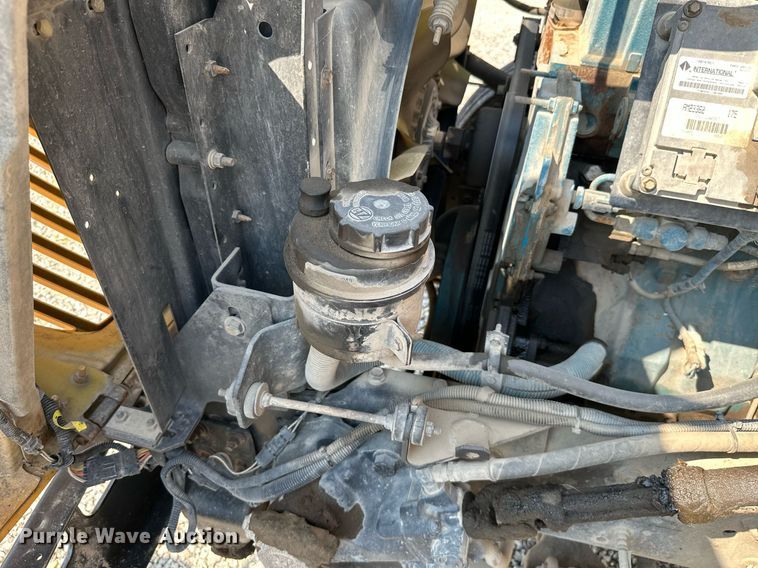 image for item LG9270 2002 American  school bus