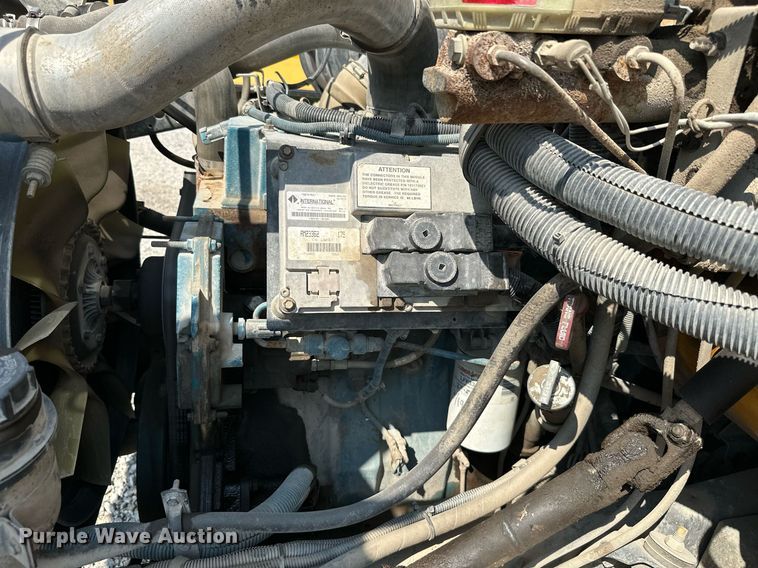 image for item LG9270 2002 American  school bus