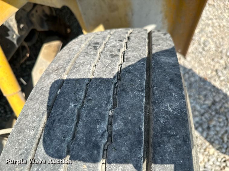 image for item LG9270 2002 American  school bus