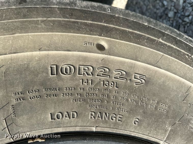 image for item LG9270 2002 American  school bus