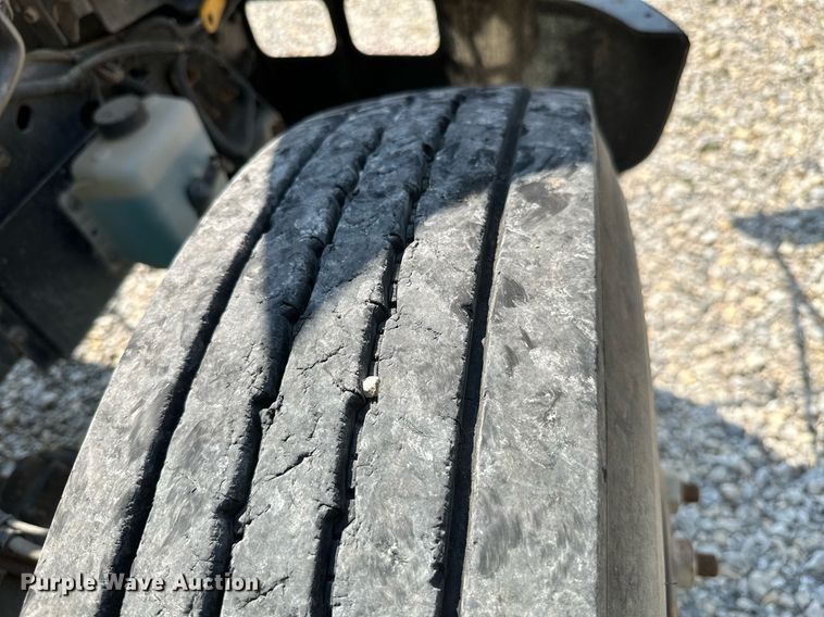 image for item LG9270 2002 American  school bus