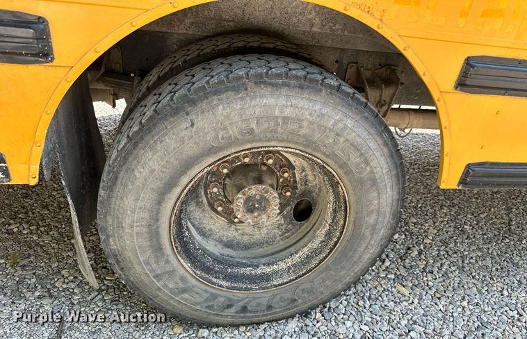 image for item LG9270 2002 American  school bus