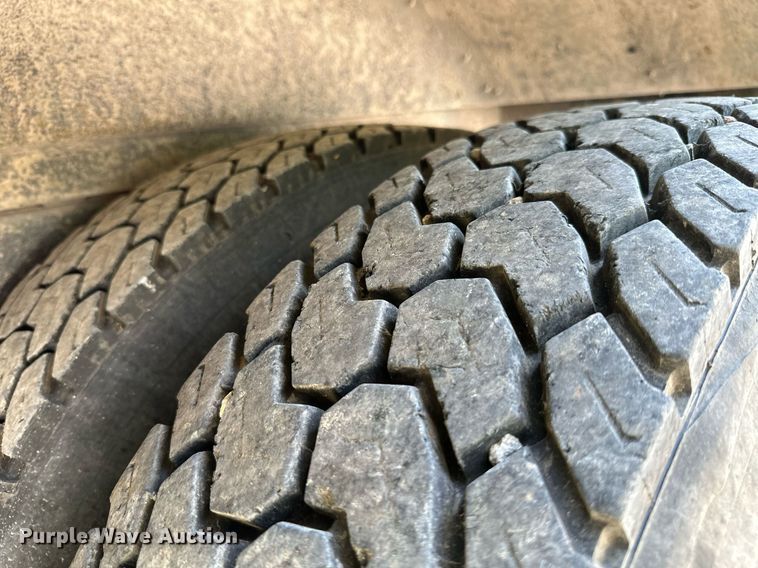 image for item LG9270 2002 American  school bus