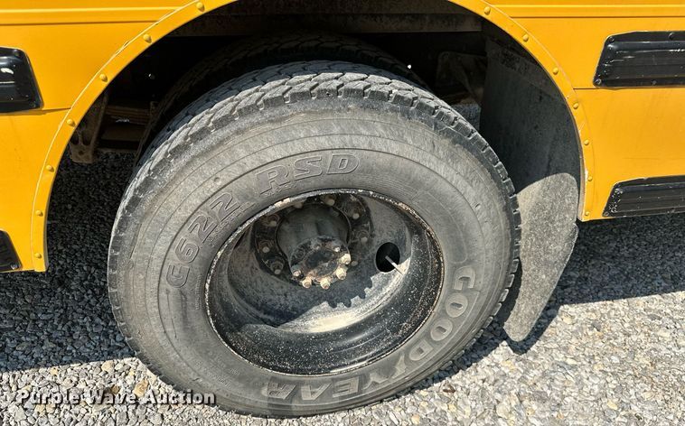 image for item LG9270 2002 American  school bus