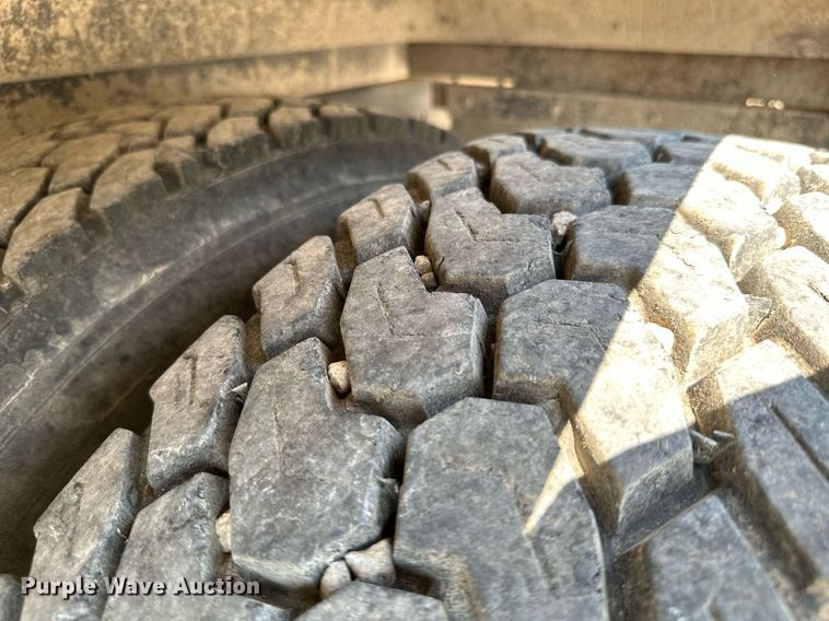 image for item LG9270 2002 American  school bus