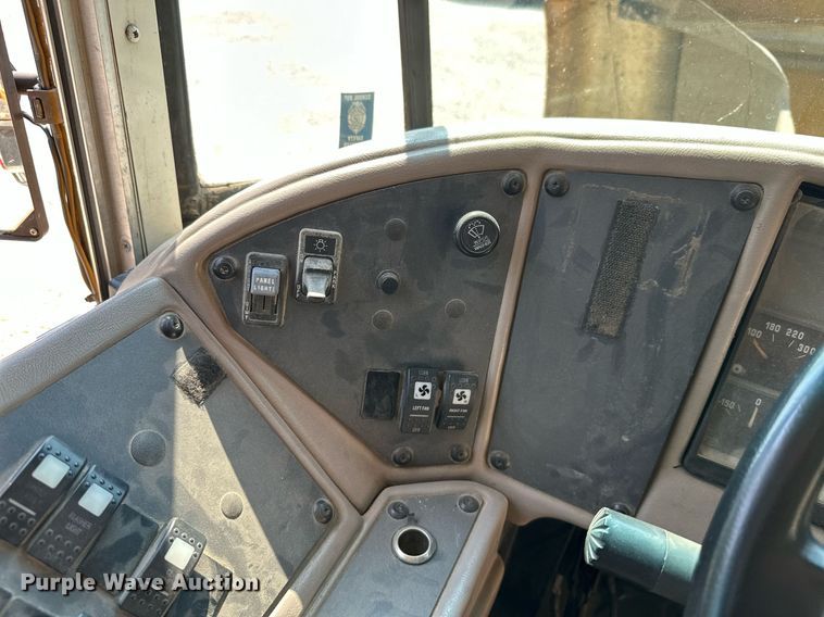 image for item LG9271 2002 American  school bus