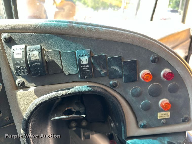 image for item LG9271 2002 American  school bus