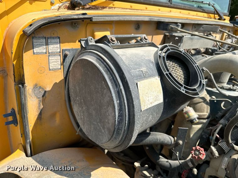 image for item LG9271 2002 American  school bus