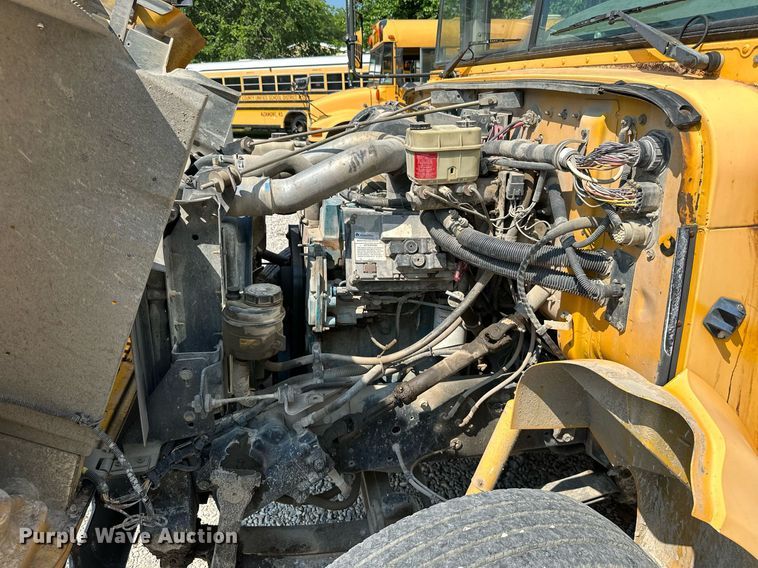 image for item LG9271 2002 American  school bus