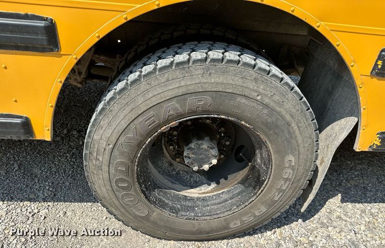 image for item LG9271 2002 American  school bus