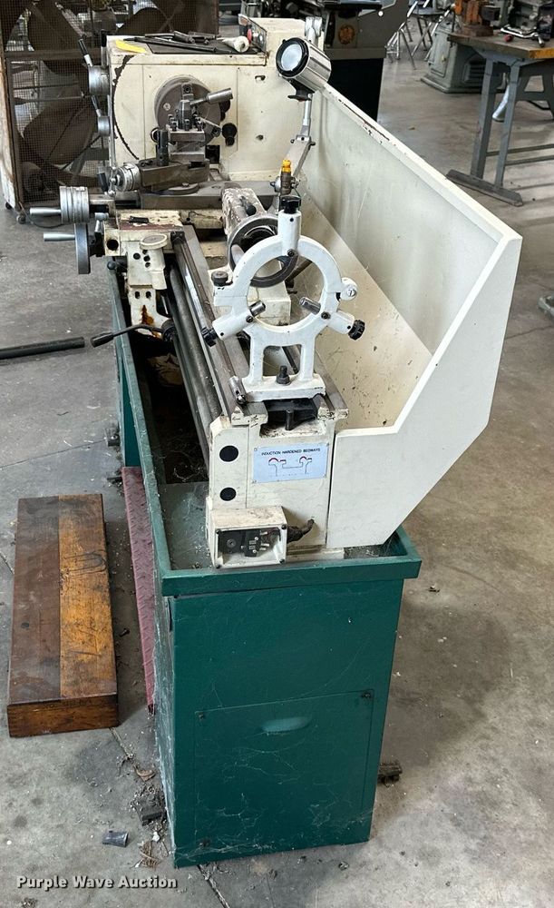 image for item LG9275 Grizzly G9036  lathe