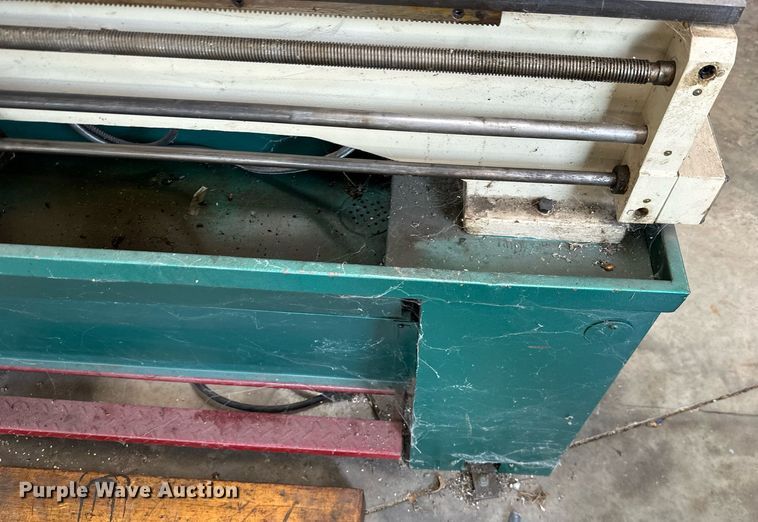 image for item LG9275 Grizzly G9036  lathe