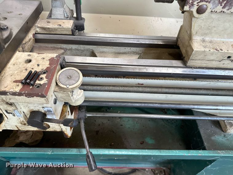 image for item LG9275 Grizzly G9036  lathe
