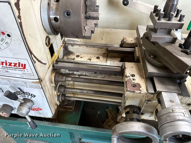 image for item LG9275 Grizzly G9036  lathe