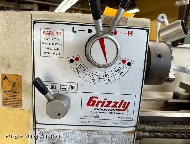 image for item LG9275 Grizzly G9036  lathe