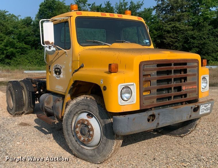 image for item LH9652 1986 International S1700  truck cab and chassis