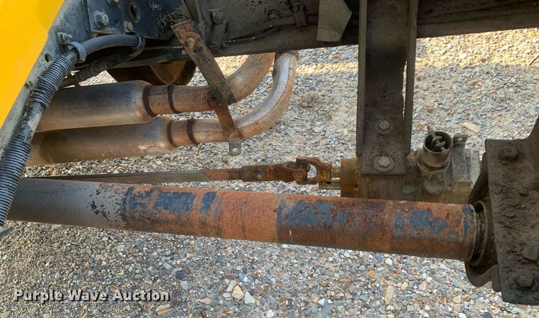 image for item LH9652 1986 International S1700  truck cab and chassis