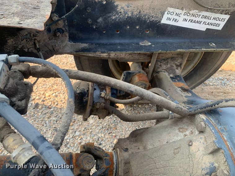 image for item LH9652 1986 International S1700  truck cab and chassis