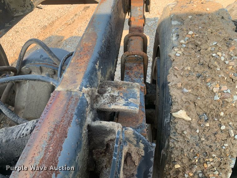 image for item LH9652 1986 International S1700  truck cab and chassis