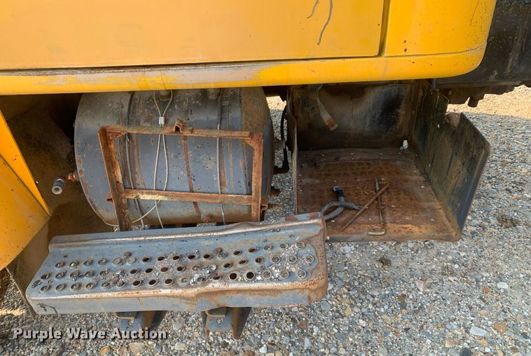 image for item LH9652 1986 International S1700  truck cab and chassis