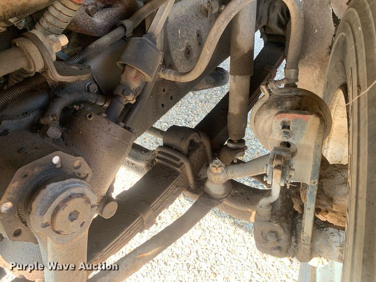 image for item LH9652 1986 International S1700  truck cab and chassis