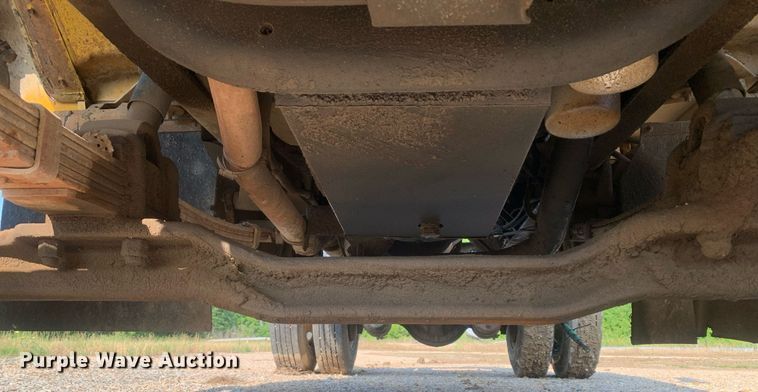 image for item LH9652 1986 International S1700  truck cab and chassis