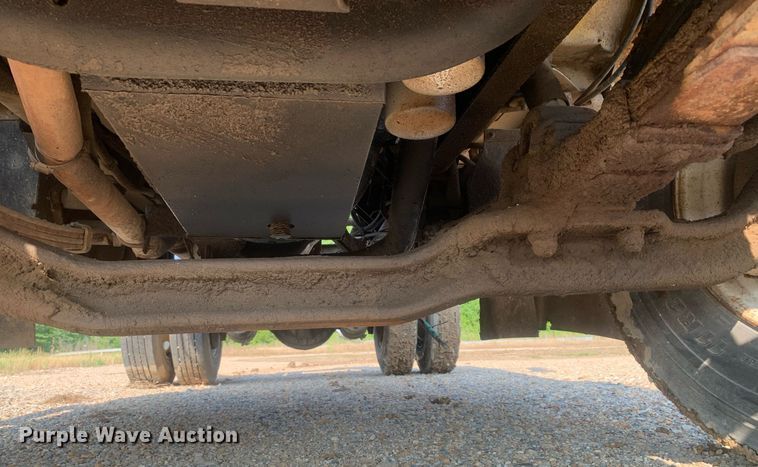 image for item LH9652 1986 International S1700  truck cab and chassis