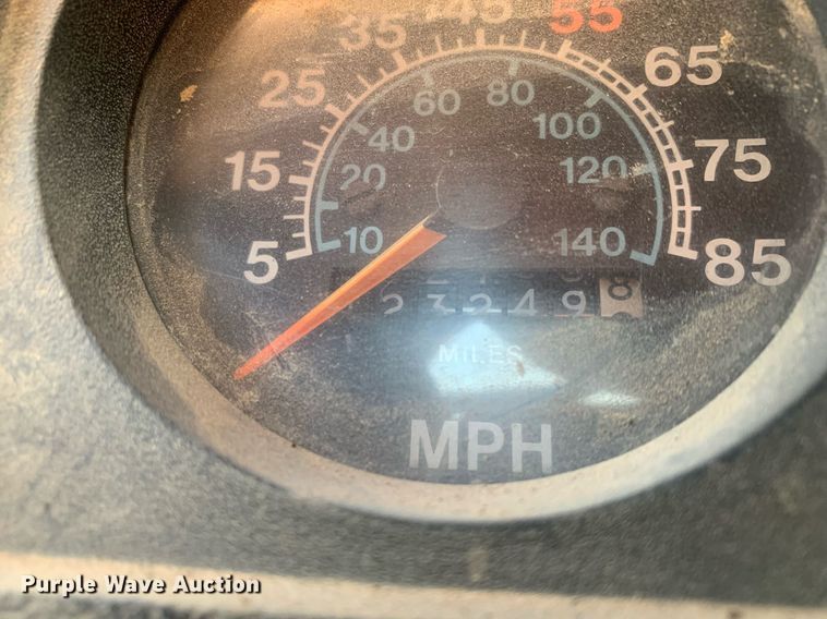 image for item LH9652 1986 International S1700  truck cab and chassis