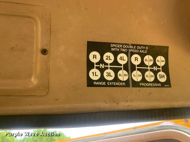 image for item LH9652 1986 International S1700  truck cab and chassis