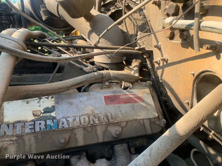 image for item LH9652 1986 International S1700  truck cab and chassis