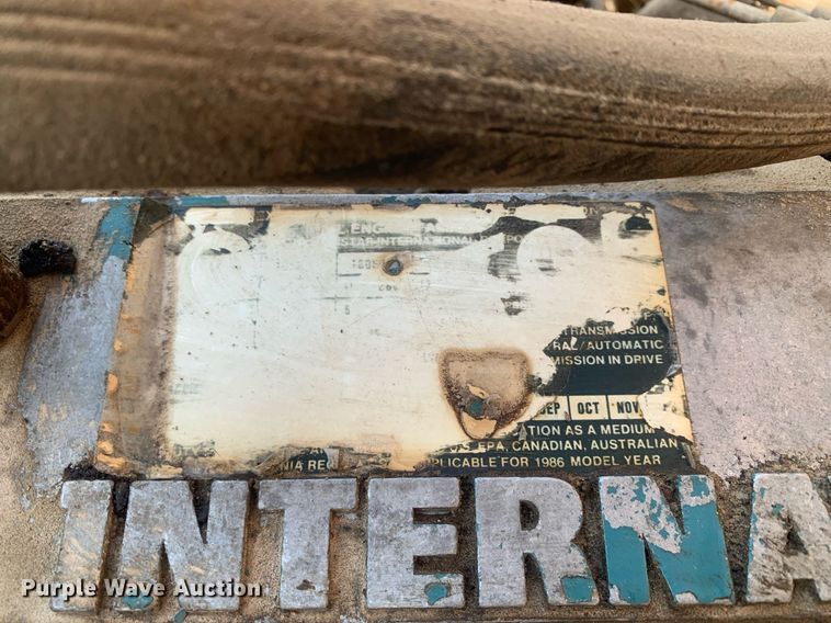 image for item LH9652 1986 International S1700  truck cab and chassis