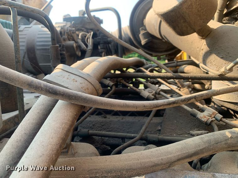 image for item LH9652 1986 International S1700  truck cab and chassis