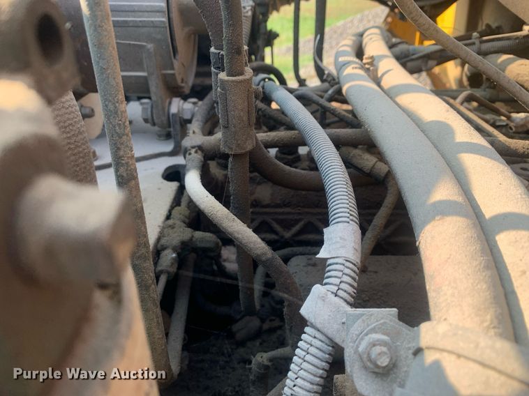 image for item LH9652 1986 International S1700  truck cab and chassis