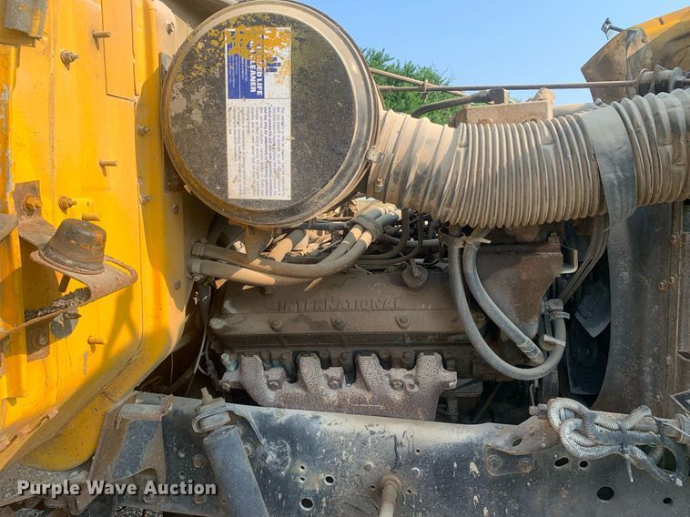 image for item LH9652 1986 International S1700  truck cab and chassis